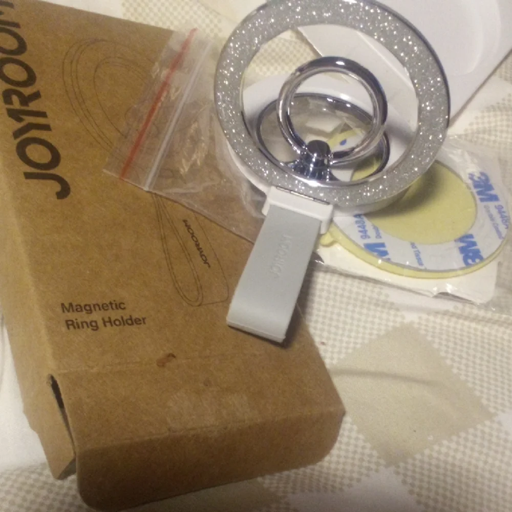 NIB! Silver Magnetic Phone Ring Holder